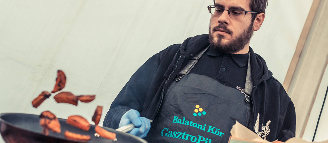 Soha ennyi étterem nem települt ki egy időben egy helyre a Balatonnál!