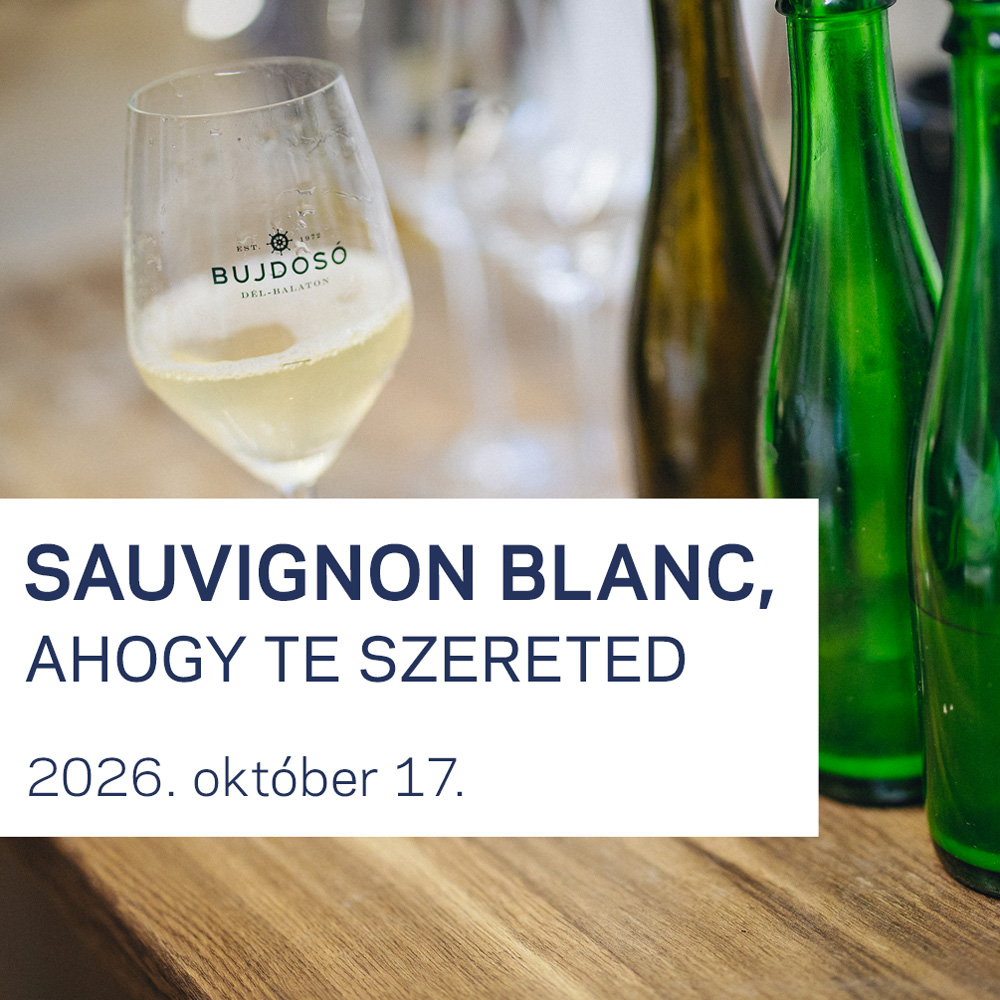Kézben tartott szőlőfürt és Bujdosó borospohár. Felirat: „Sauvignon blanc, ahogy te szereted – Workshop Bujdosó Ferkóval